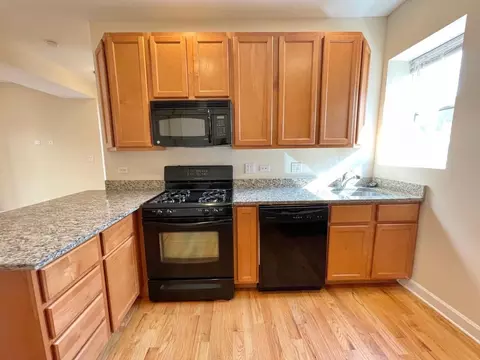 3348 W Wilson Ave #2N, Chicago, IL 60625