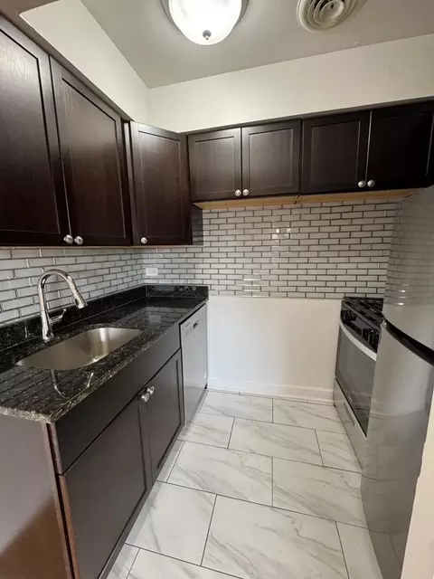 6830 N Sheridan Rd #351, Chicago, IL 60626