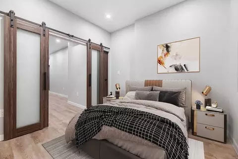 437 W 46th St #1FE, New York, NY 10036