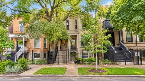 2833 N Albany Ave #2A, Chicago, IL 60618