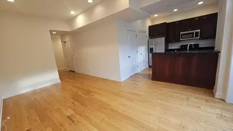 3337 N Halsted St #2, Chicago, IL 60657