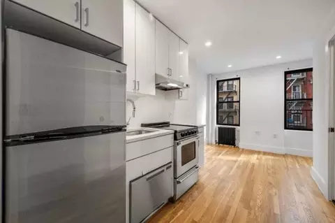 437 E 9th St, New York, NY 10009