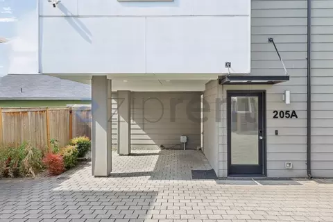 205 16th Ave #A, Seattle, WA 98122