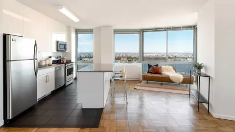 505 W 37th St #905, New York, NY 10018