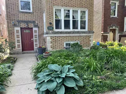 7249 N Bell Ave #2, Chicago, IL 60645