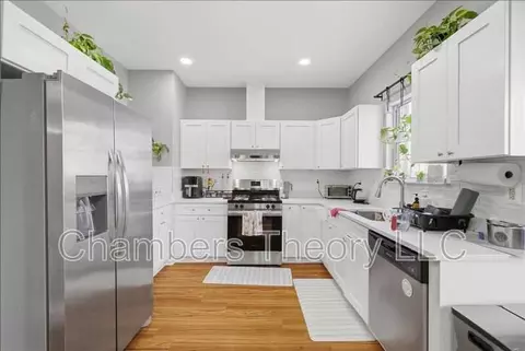 2447 Clover Field Cir, Herndon, VA 20171