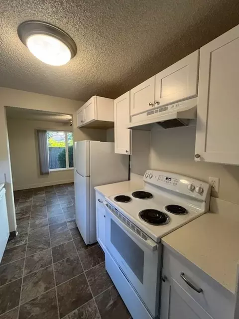 364 S Locust St, Canby, OR 97013