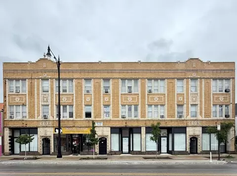 3585 N Milwaukee Ave #1, Chicago, IL 60641