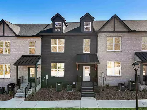 634 Oakleaf Grove Ln, Sugar Hill, GA 30518