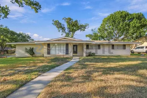 701 Windrock Dr, Windcrest, TX 78239