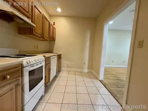 460 Green St #5, Cambridge, MA 02139