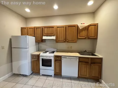 460 Green St #5, Cambridge, MA 02139