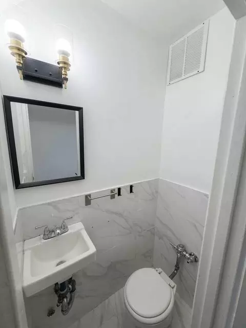 1080 Rhinelander Ave #NA, New York, NY 10461