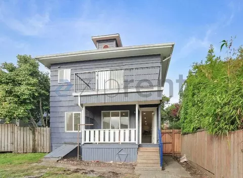 3052 22nd Ave W #B, Seattle, WA 98199