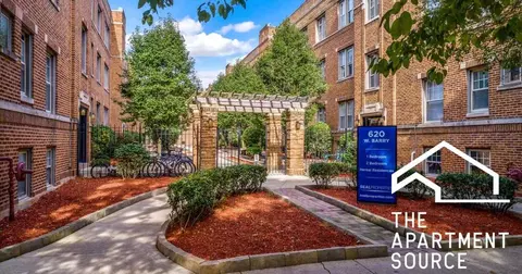 w barry ave, Chicago, IL 60657