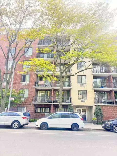 32-08 Union St #5A, Flushing, NY 11354