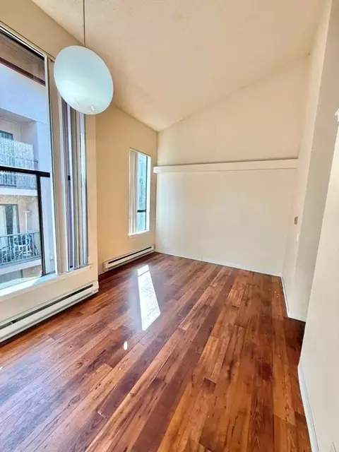 4259 8th Ave NE #7, Seattle, WA 98105