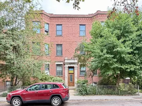 833 N Rockwell St #3, Chicago, IL 60622