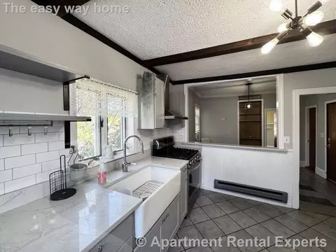 203 3rd St #3, Cambridge, MA 02141
