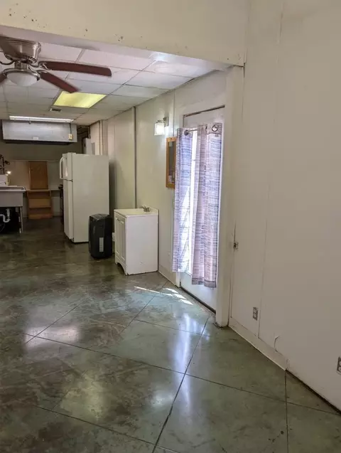 805 E Avenue C #6, Valley Mills, TX 76689