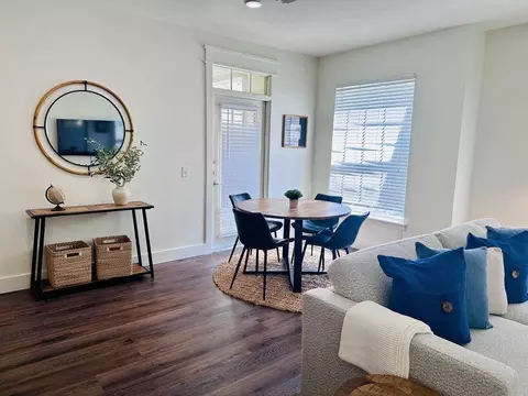 4190 NW Meadow Creek Cir #207, Fayetteville, AR 72703