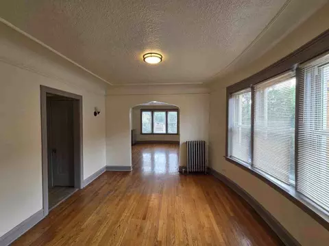 838 N Massasoit Ave #3A, Chicago, IL 60651