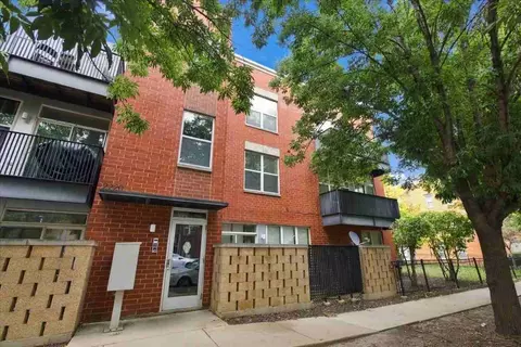 2220 W Maypole Ave #202, Chicago, IL 60612
