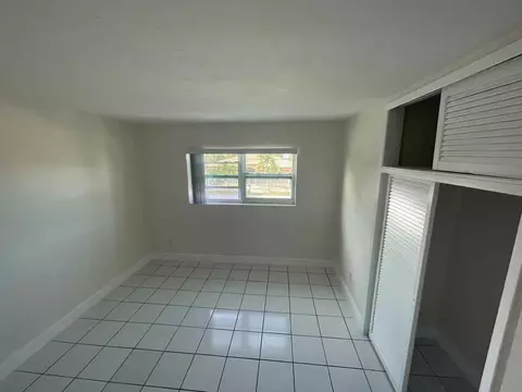 941 NE 170th St, North Miami Beach, FL 33162