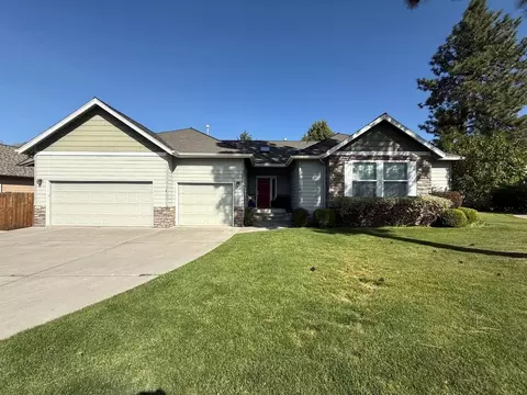 1000 SE Shadowood Dr, Bend, OR 97702