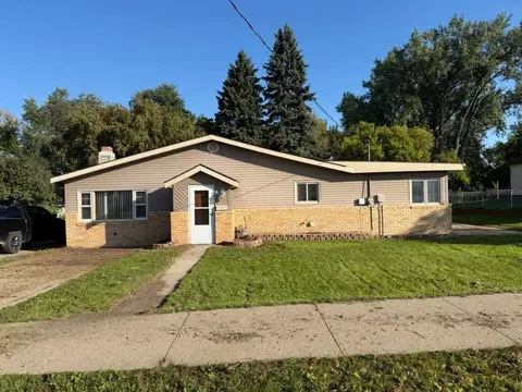 306 15th Ave SW, Minot, ND 58701