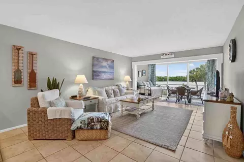 605 Sutton Pl #1626830P, Longboat Key, FL 34228