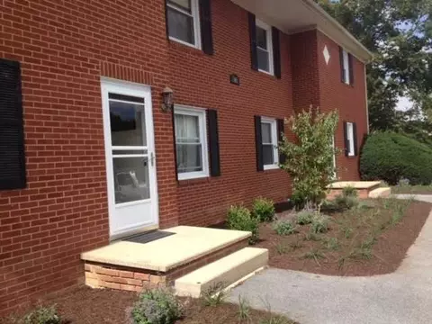 505 E College St #6, Bridgewater, VA 22812
