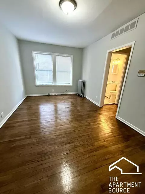 6949 S Paxton Ave #1A, Chicago, IL 60649