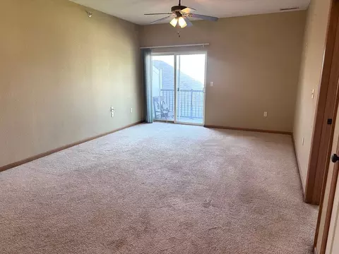 921 NE Deer Creek Dr, Grain Valley, MO 64029