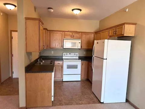 921 NE Deer Creek Dr, Grain Valley, MO 64029