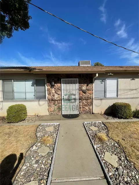 332 W G St, Oakdale, CA 95361