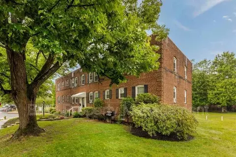 1100 N Kennebec St #1, Arlington, VA 22205