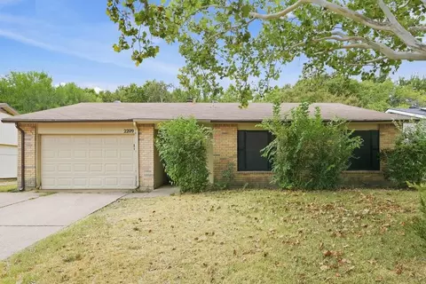 2209 Windchime Dr, Grand Prairie, TX 75051