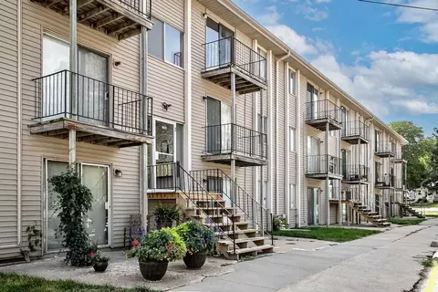 603 S Washington St, Papillion, NE 68046