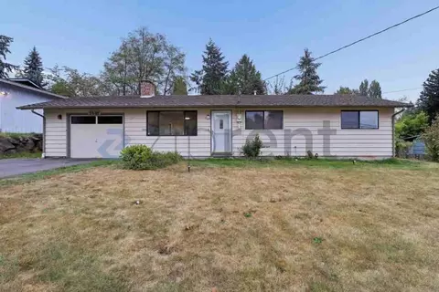 2449 SW 328th St, Federal Way, WA 98023