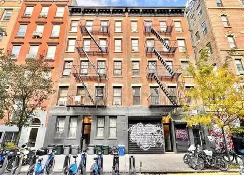 231 E 4th St #5C, New York, NY 10009