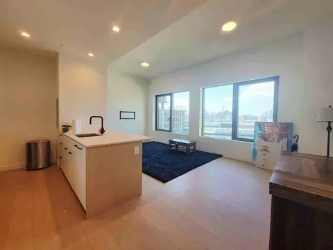 11 Wharf Way #601, New York, NY 11249