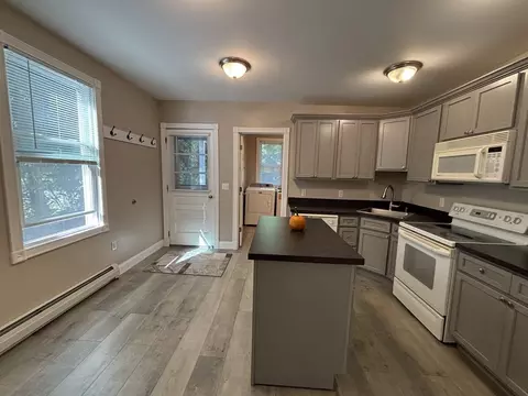 1744 Farmington Ave #1, Unionville, CT 06085