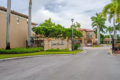 6880 Julia Gardens Dr, Coconut Creek, FL 33073