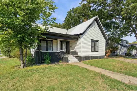 403 E 6th St, Pawhuska, OK 74056