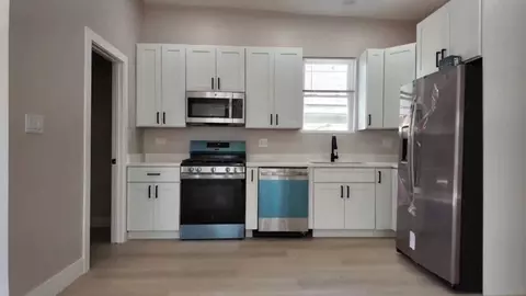 4300 N Kimball Ave #2R, Chicago, IL 60618