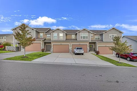 7340 Griffey St #7340, Parkville, MO 64152