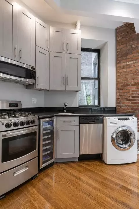 250 Mott St #8, New York, NY 10012