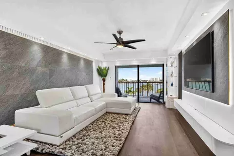 10315 Gulf Blvd #1634697P, Treasure Island, FL 33706