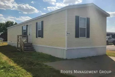 1010 Reservation Rd #B12, Hays, KS 67601